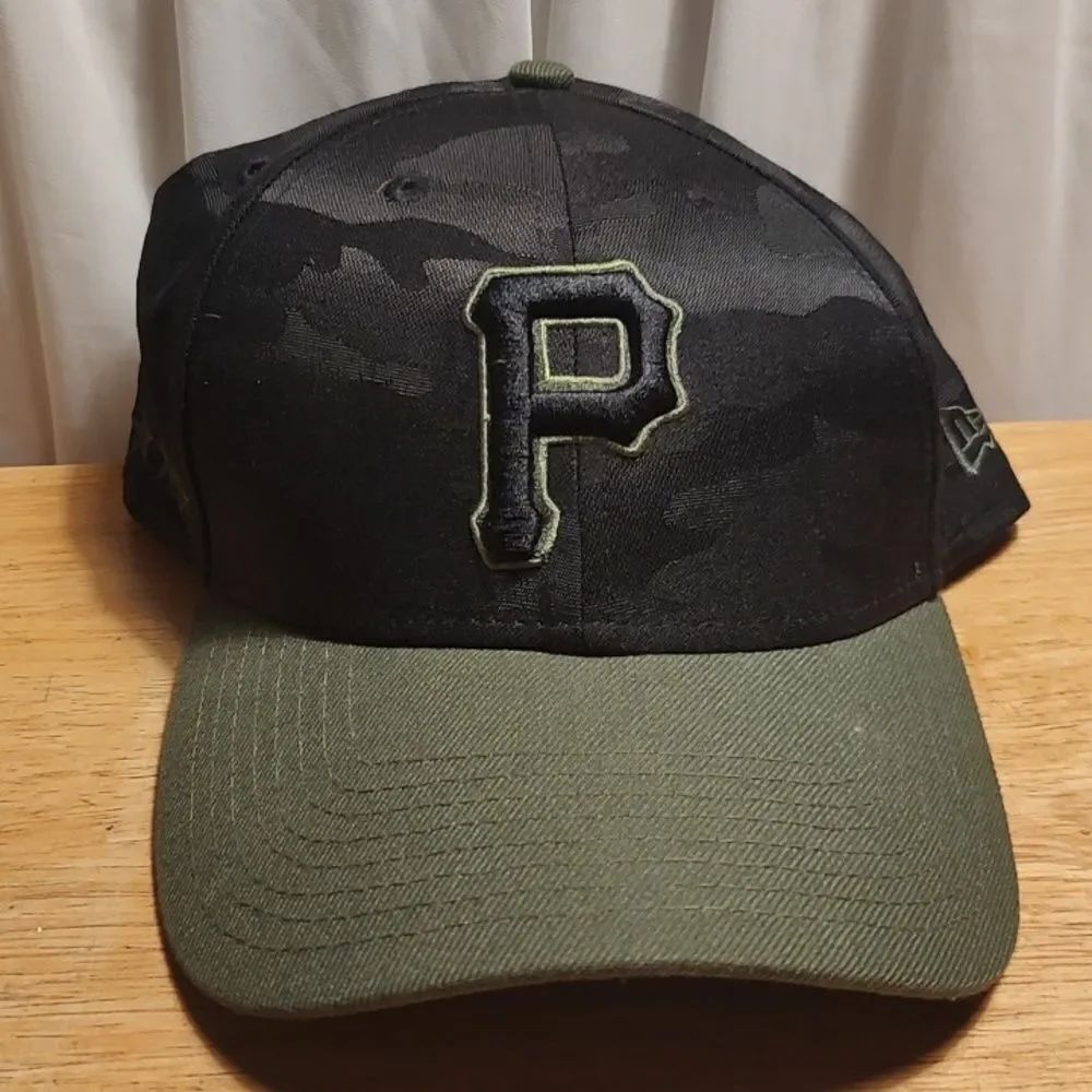 New Era Pittsburgh Pirates Black Camo Military XXL Stretchfit Hat - New